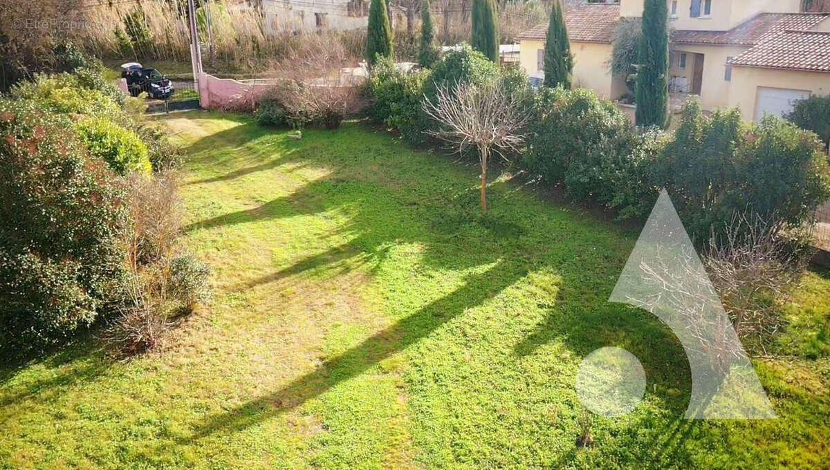 Terrain à VILLECROZE