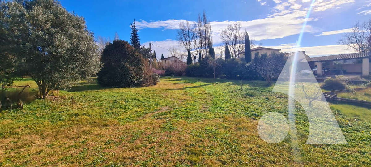 Terrain à VILLECROZE