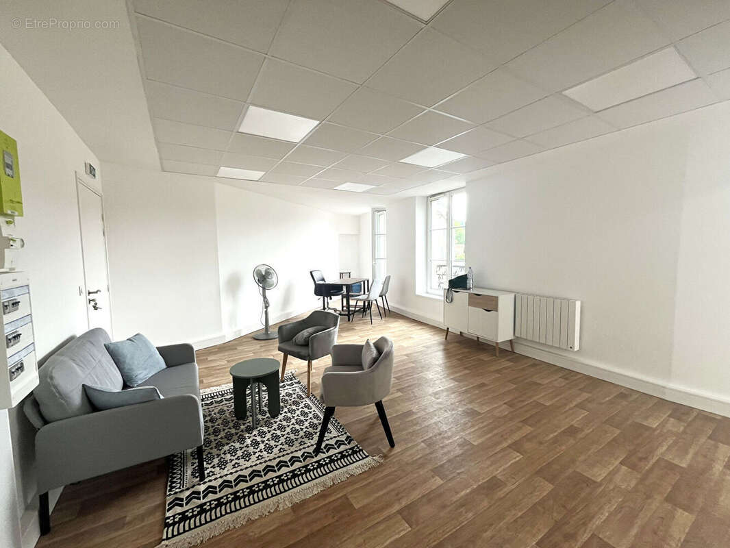 Commerce à LA FERTE-SOUS-JOUARRE