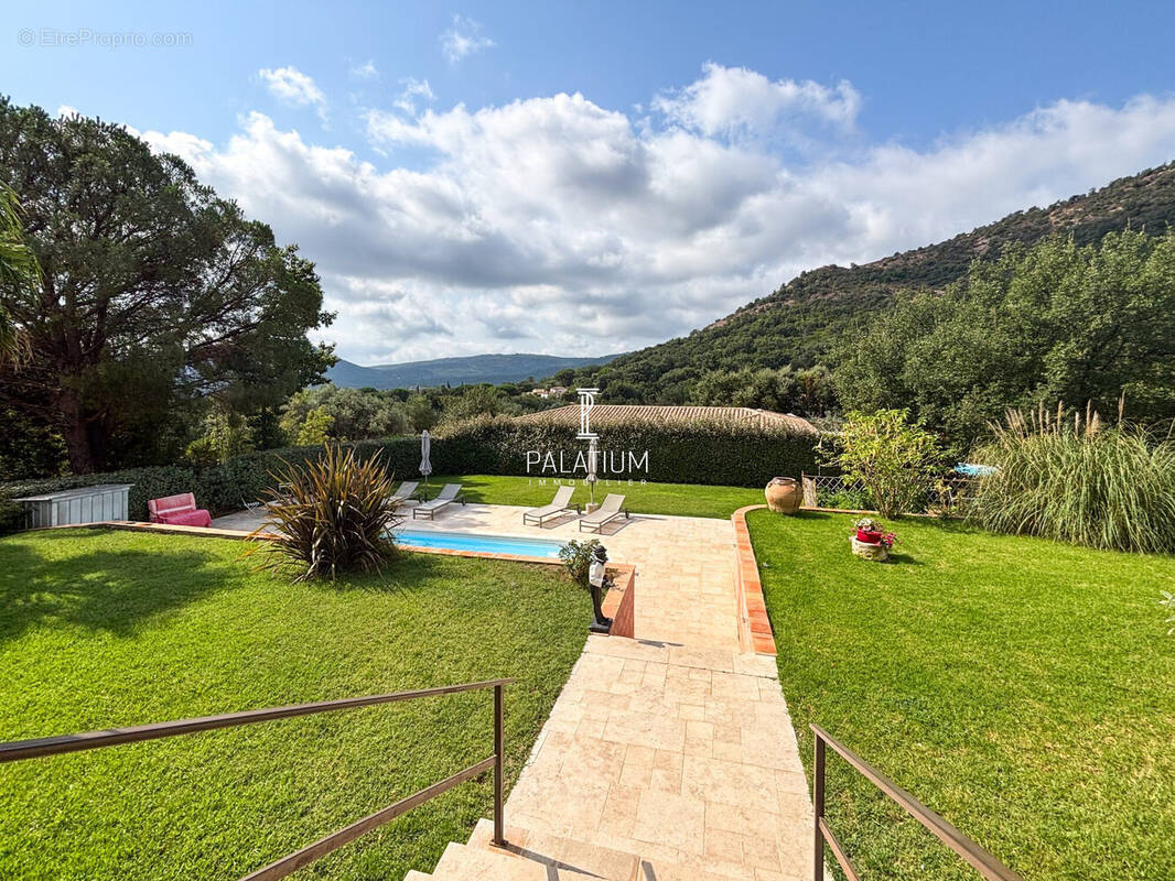 Maison à PLAN-DE-LA-TOUR