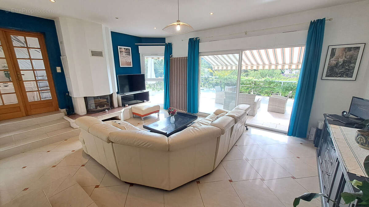 Maison à SAINT-REMY-LES-CHEVREUSE