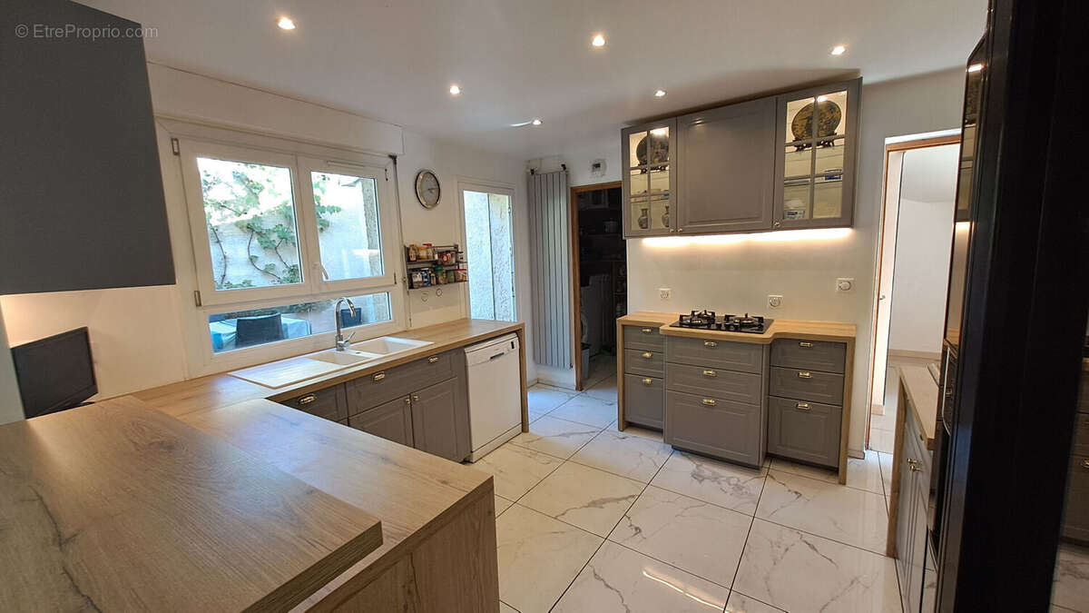 Maison à SAINT-REMY-LES-CHEVREUSE