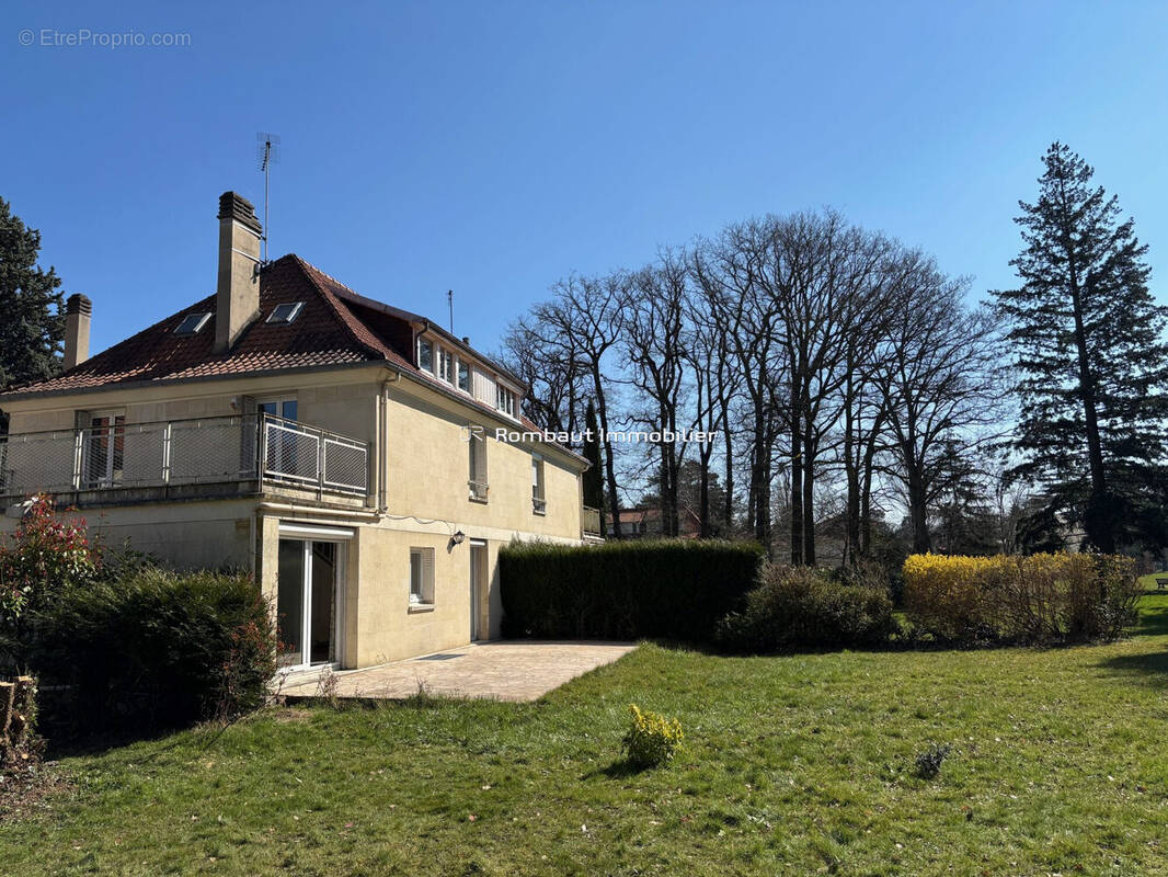 Maison à LA CELLE-SAINT-CLOUD