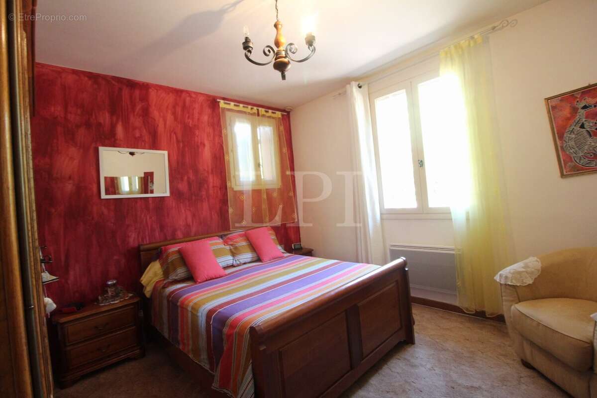 Maison à SAINT-SATURNIN-LES-APT