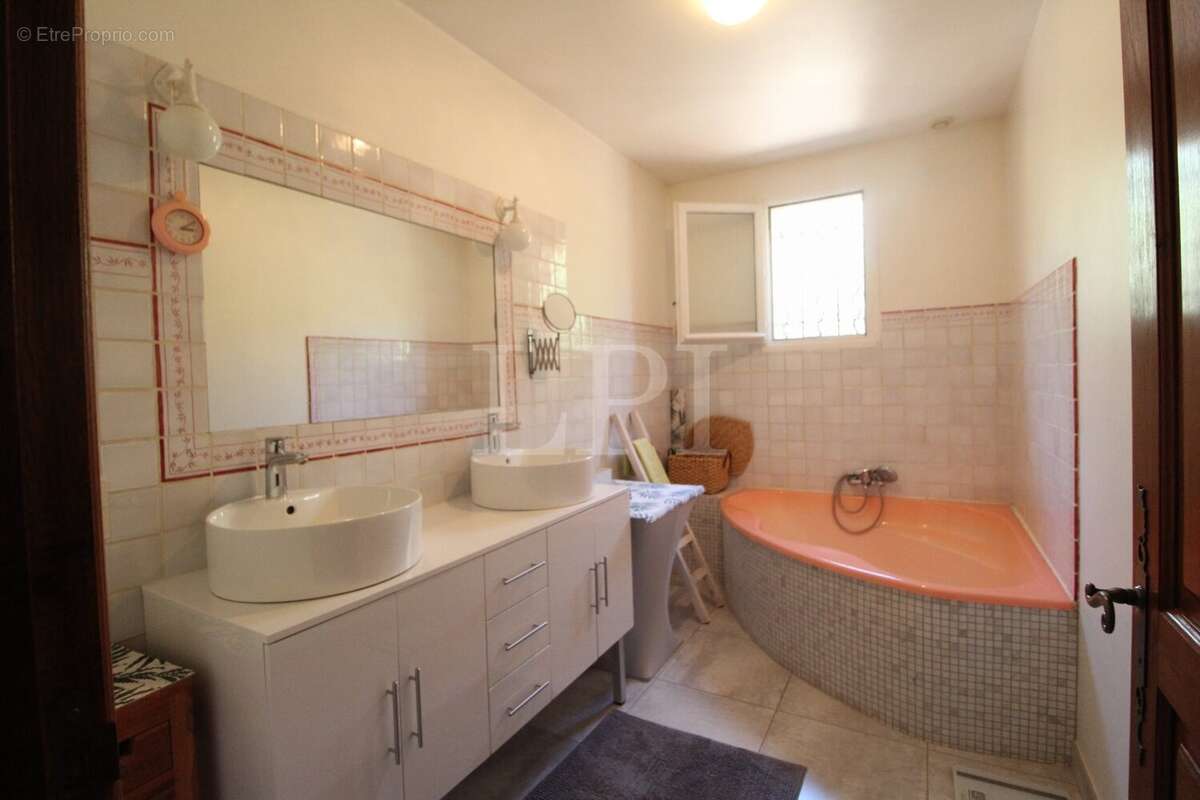 Maison à SAINT-SATURNIN-LES-APT