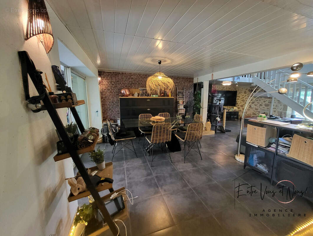 Maison à SAINT-PIERRE-DE-MONS