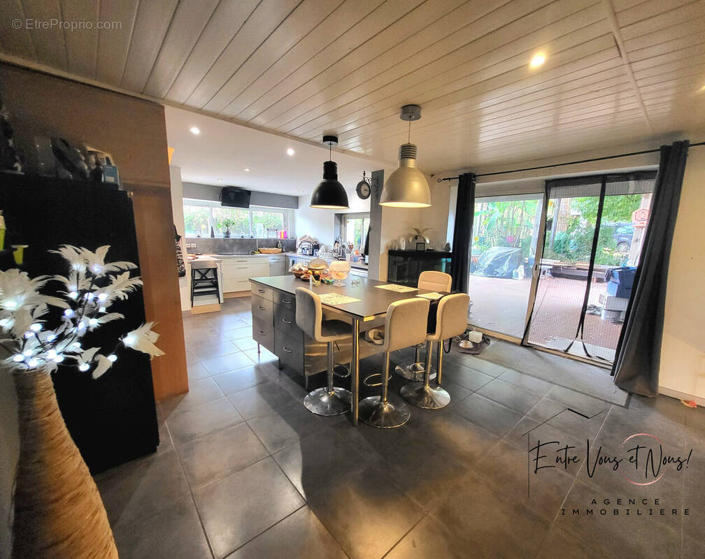 Maison à SAINT-PIERRE-DE-MONS