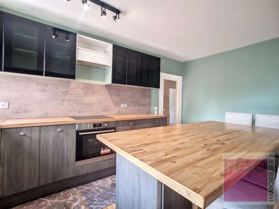 Appartement à ETREMBIERES