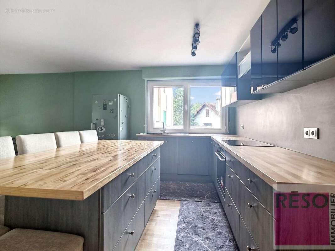 Appartement à ETREMBIERES