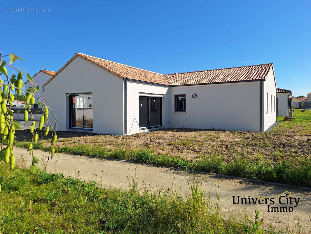 Maison à LE LOROUX-BOTTEREAU
