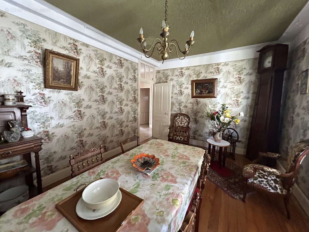 Maison à SAINT-JULIEN-DU-GUA