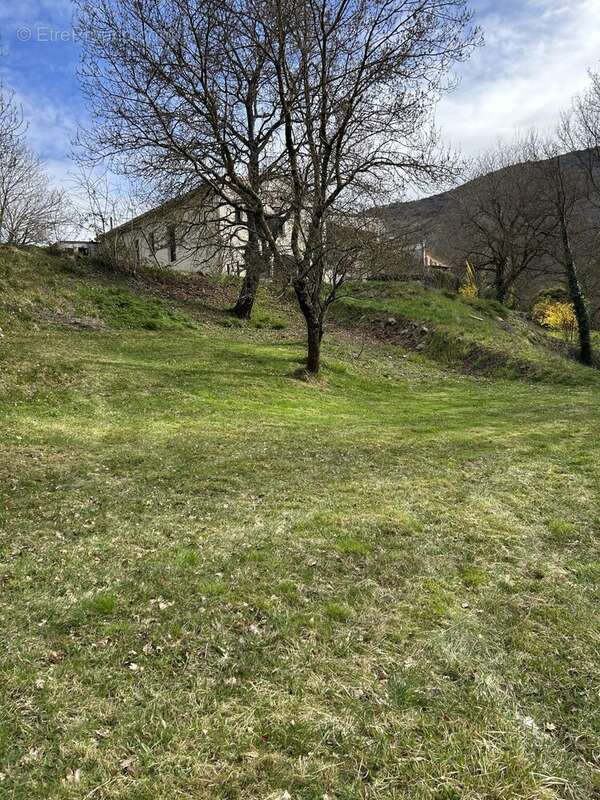 Terrain à SAINT-PRIEST