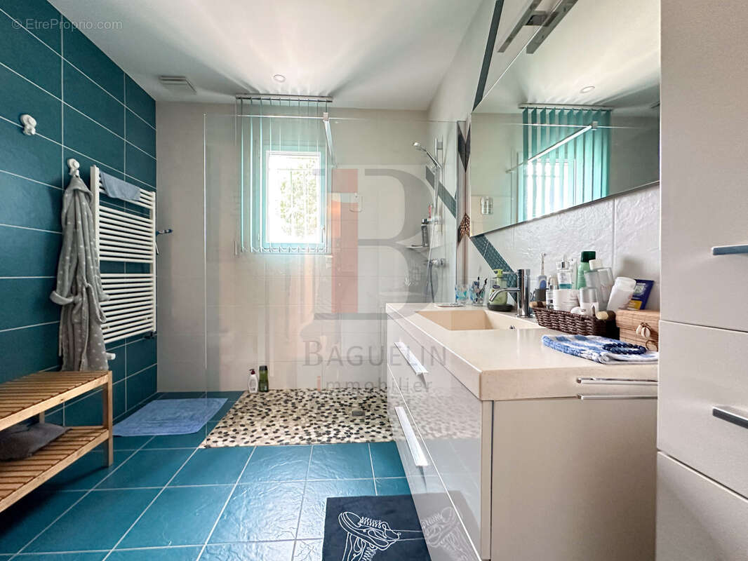 Maison à SAINT-LAURENT-DE-LA-PREE