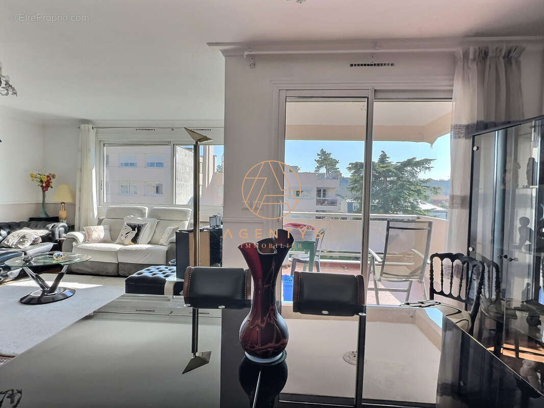 Appartement à SAINT-MAUR-DES-FOSSES