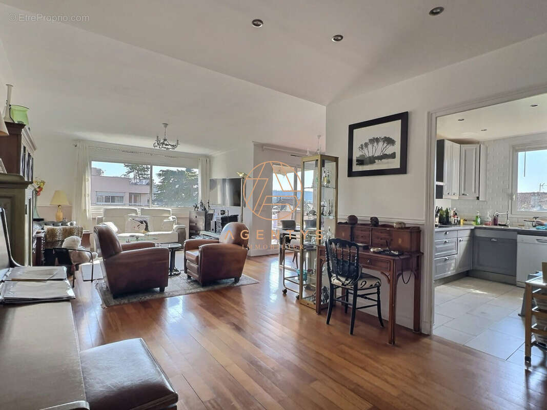 Appartement à SAINT-MAUR-DES-FOSSES