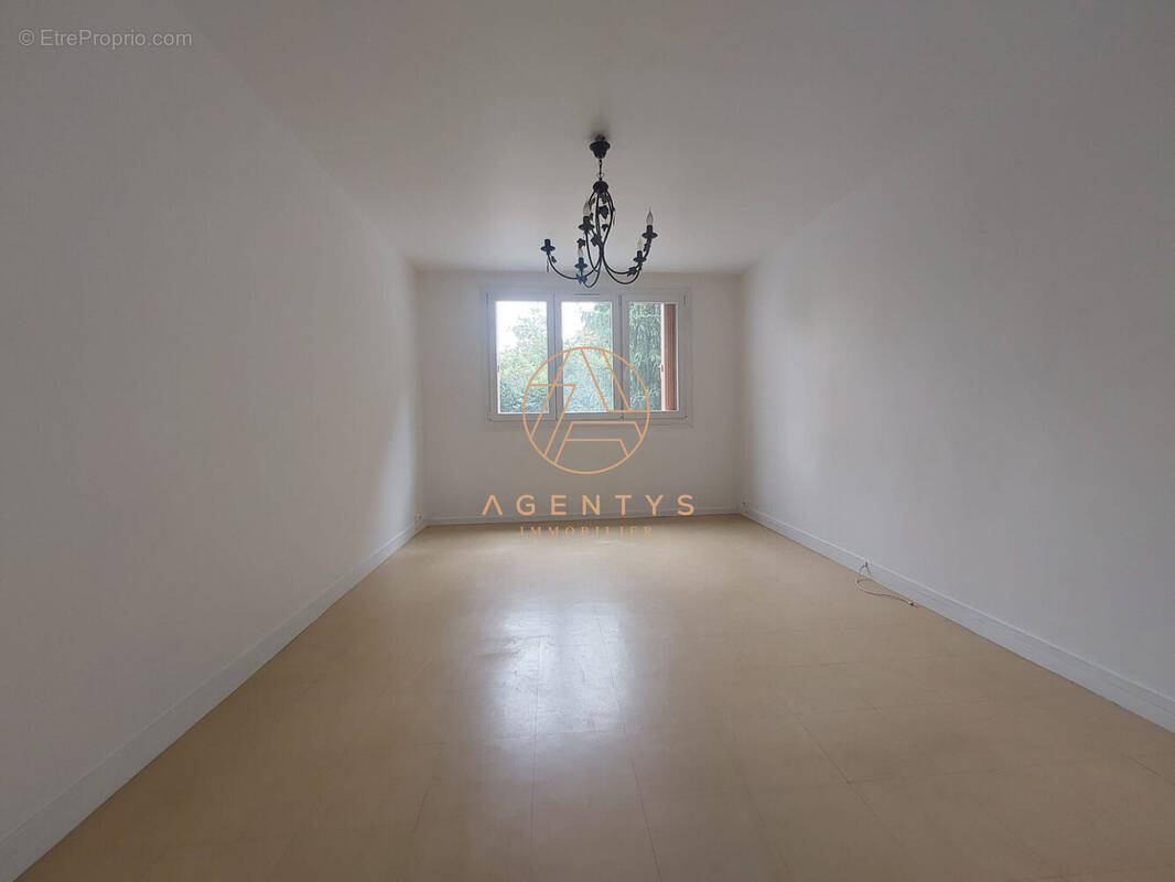 Appartement à SAINT-MAUR-DES-FOSSES