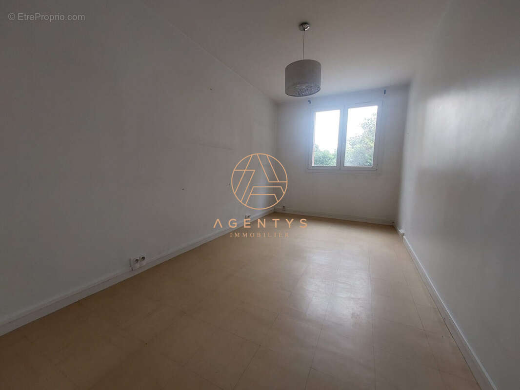 Appartement à SAINT-MAUR-DES-FOSSES