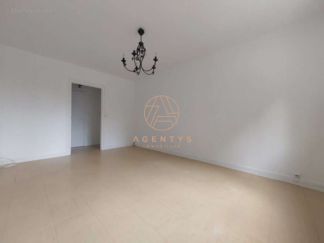 Appartement à SAINT-MAUR-DES-FOSSES