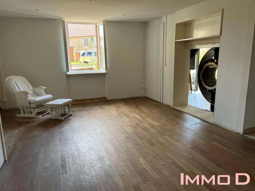 Maison à MONTHUREUX-SUR-SAONE