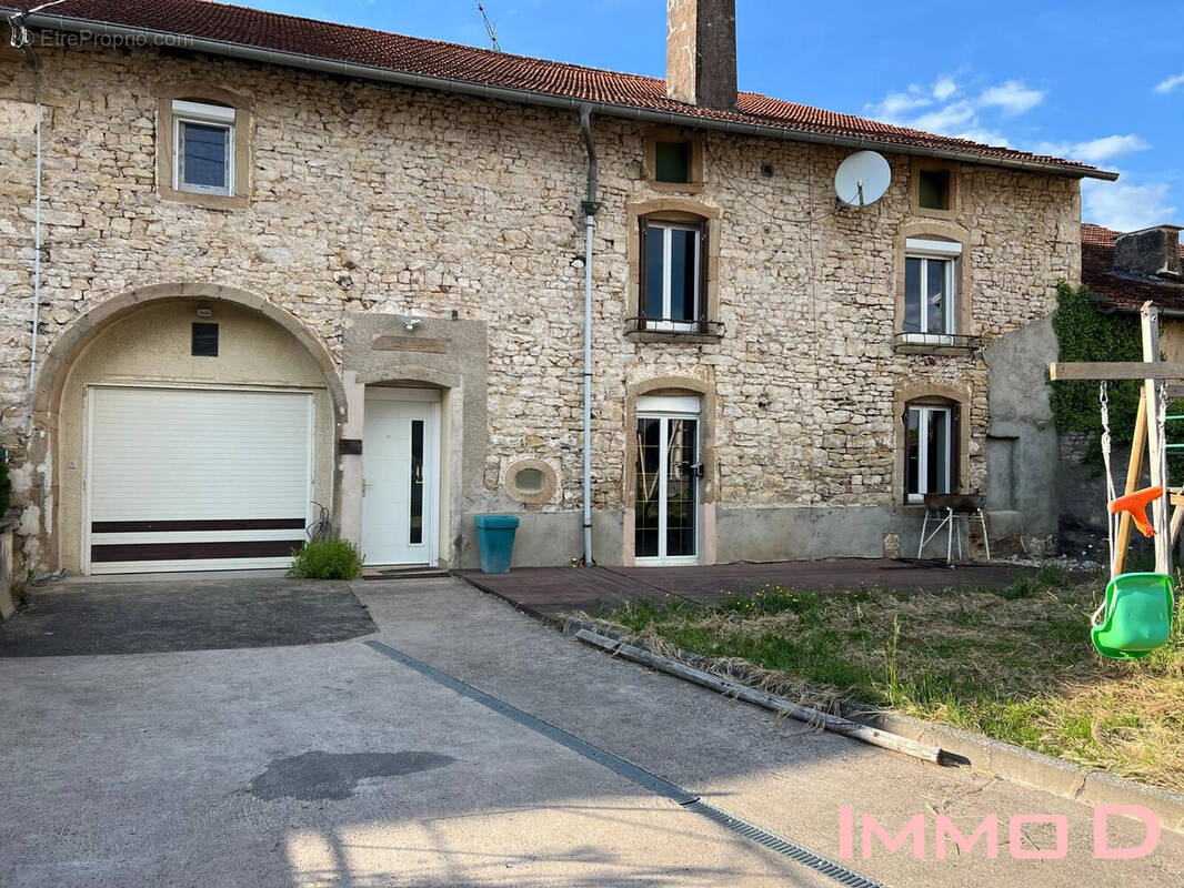 Maison à MONTHUREUX-SUR-SAONE