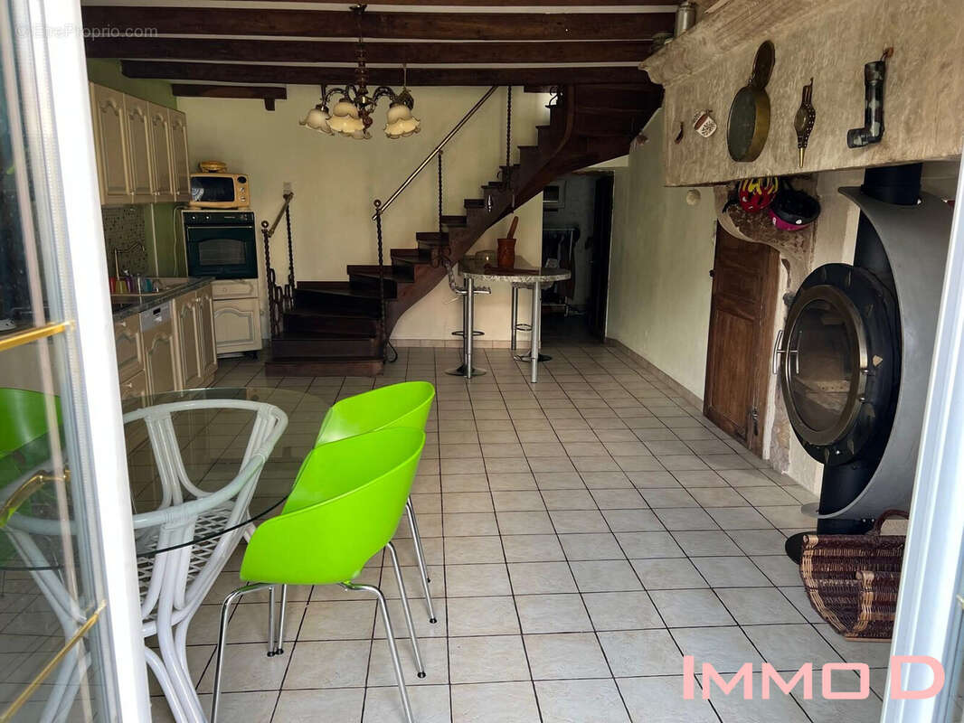 Maison à MONTHUREUX-SUR-SAONE