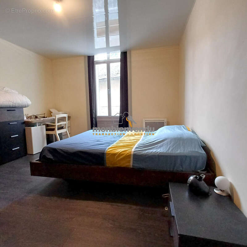 Appartement à VIC-SUR-CERE