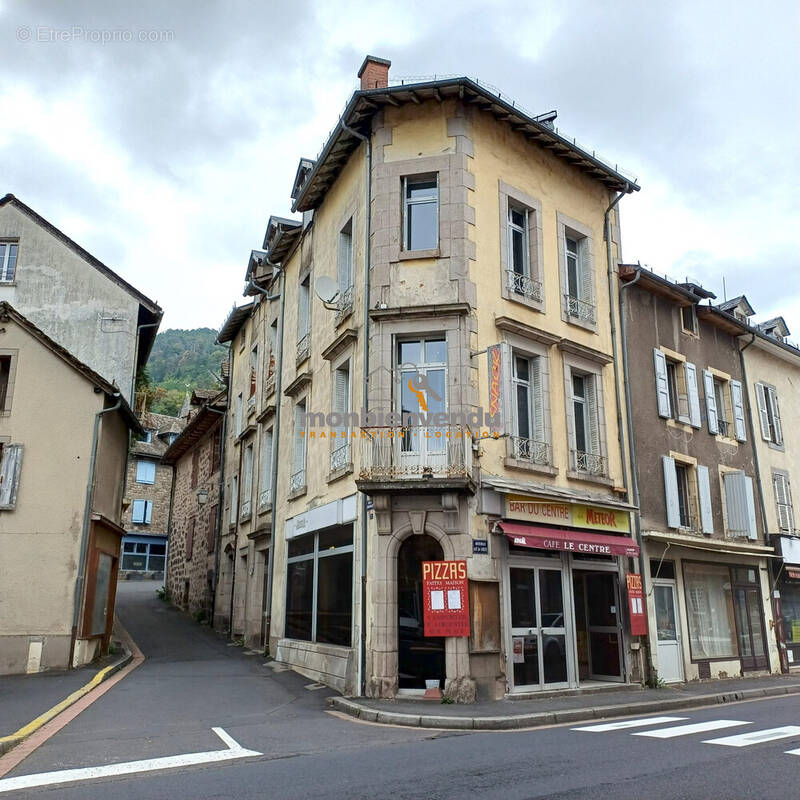Appartement à VIC-SUR-CERE