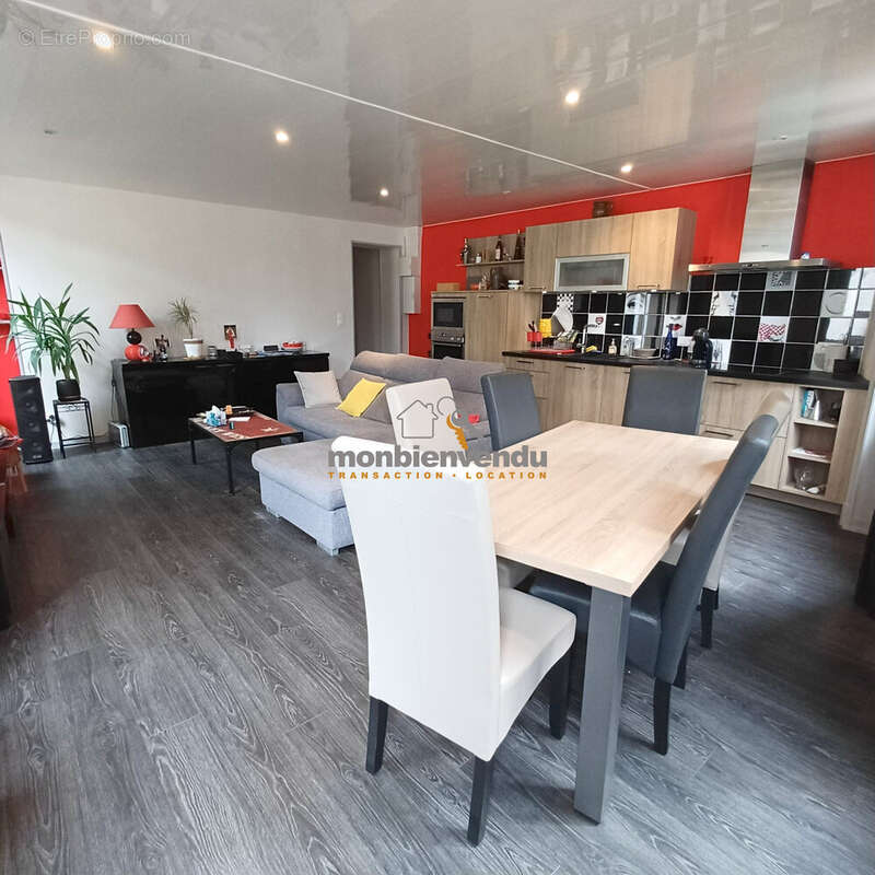 Appartement à VIC-SUR-CERE