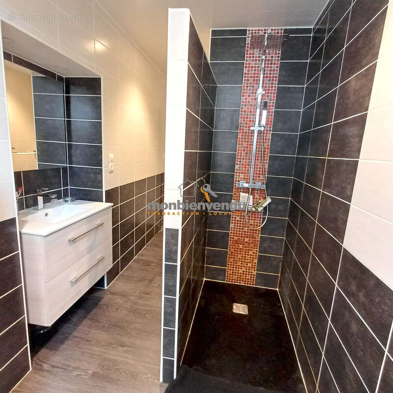 Appartement à VIC-SUR-CERE