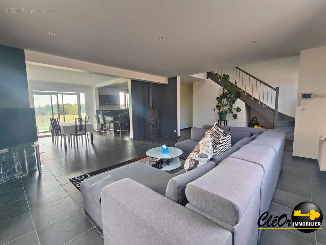 Maison à LA CHAPELLE-SAINT-SAUVEUR