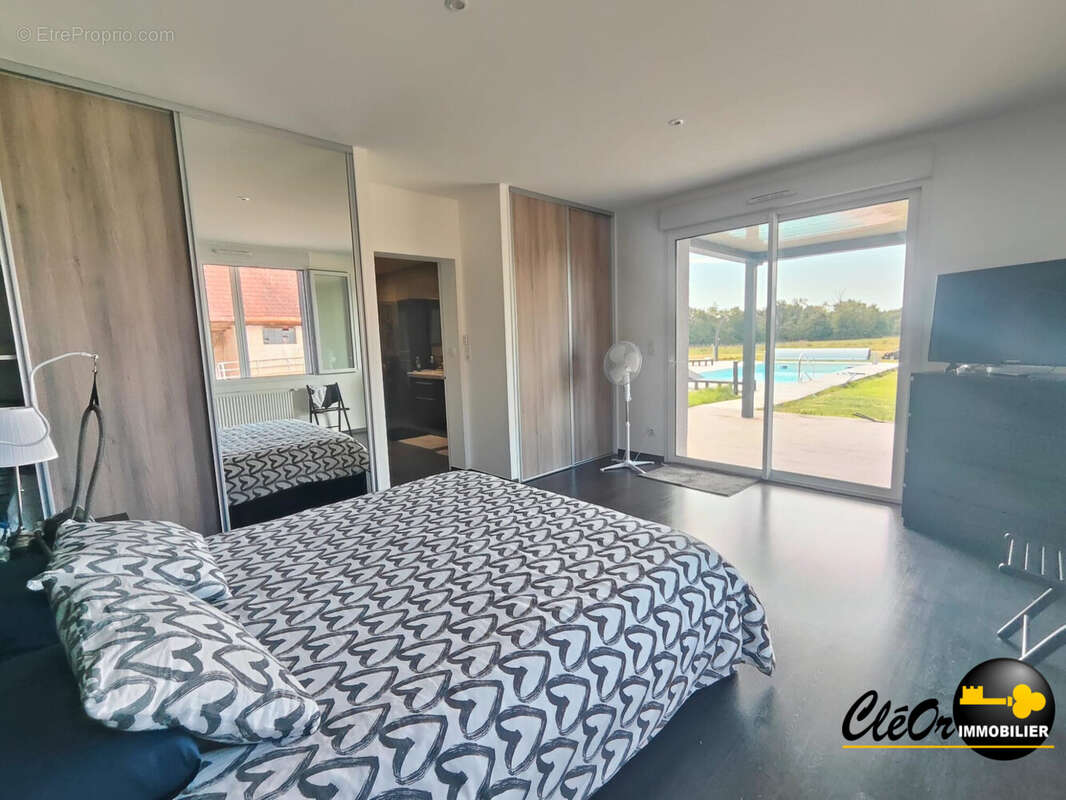 Maison à LA CHAPELLE-SAINT-SAUVEUR