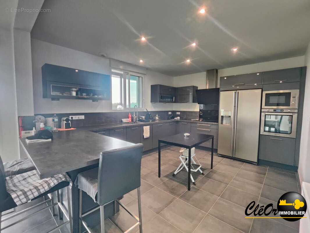 Maison à LA CHAPELLE-SAINT-SAUVEUR