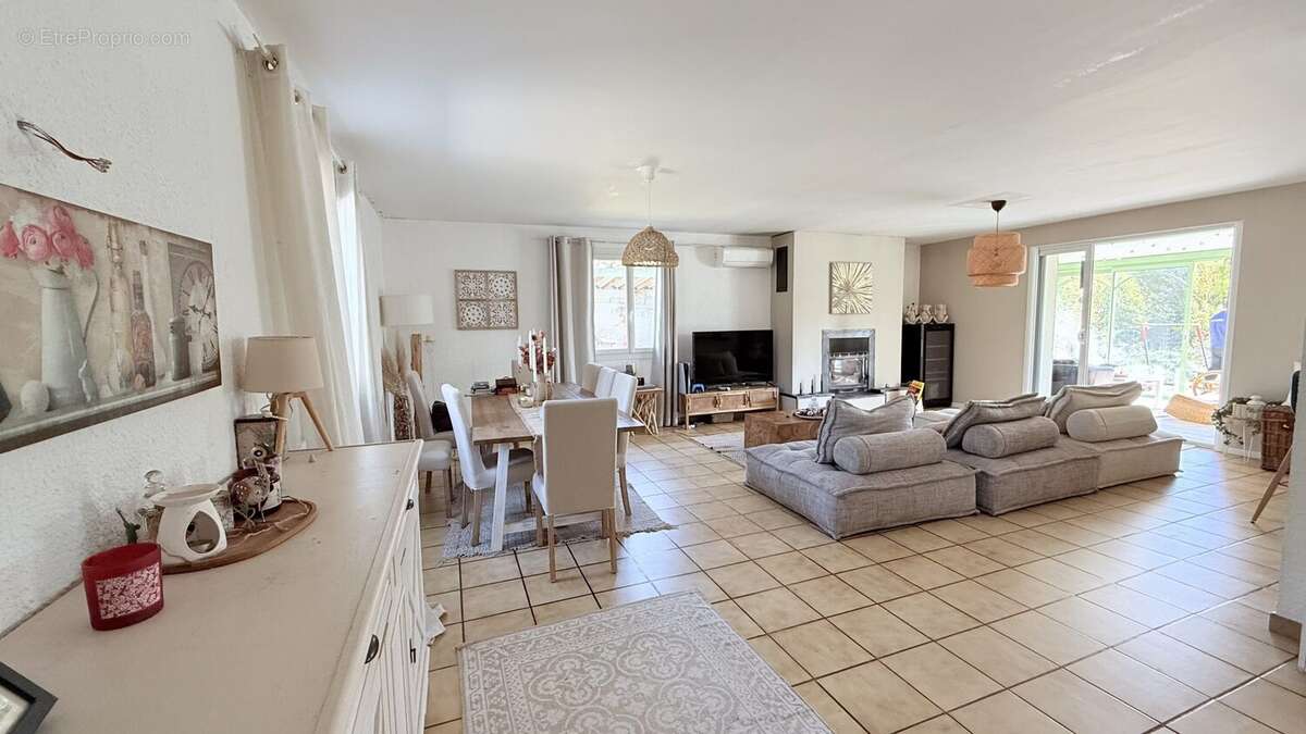 Maison à VILLEMOUSTAUSSOU