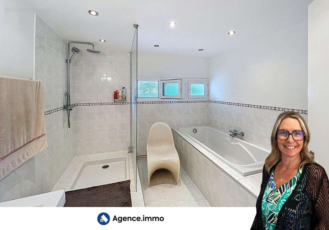 Maison à SAINT-BONNET-SUR-GIRONDE