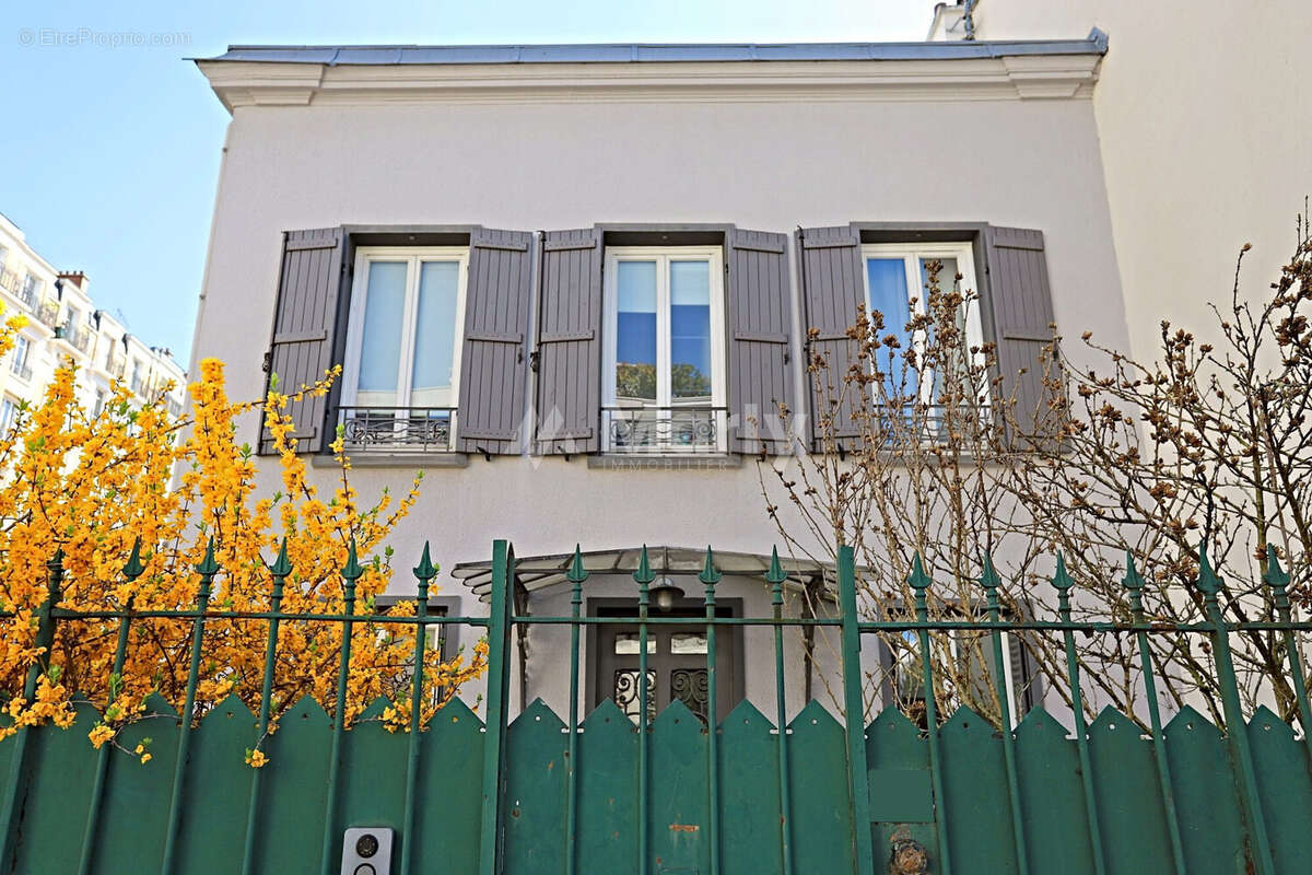 Maison à COURBEVOIE