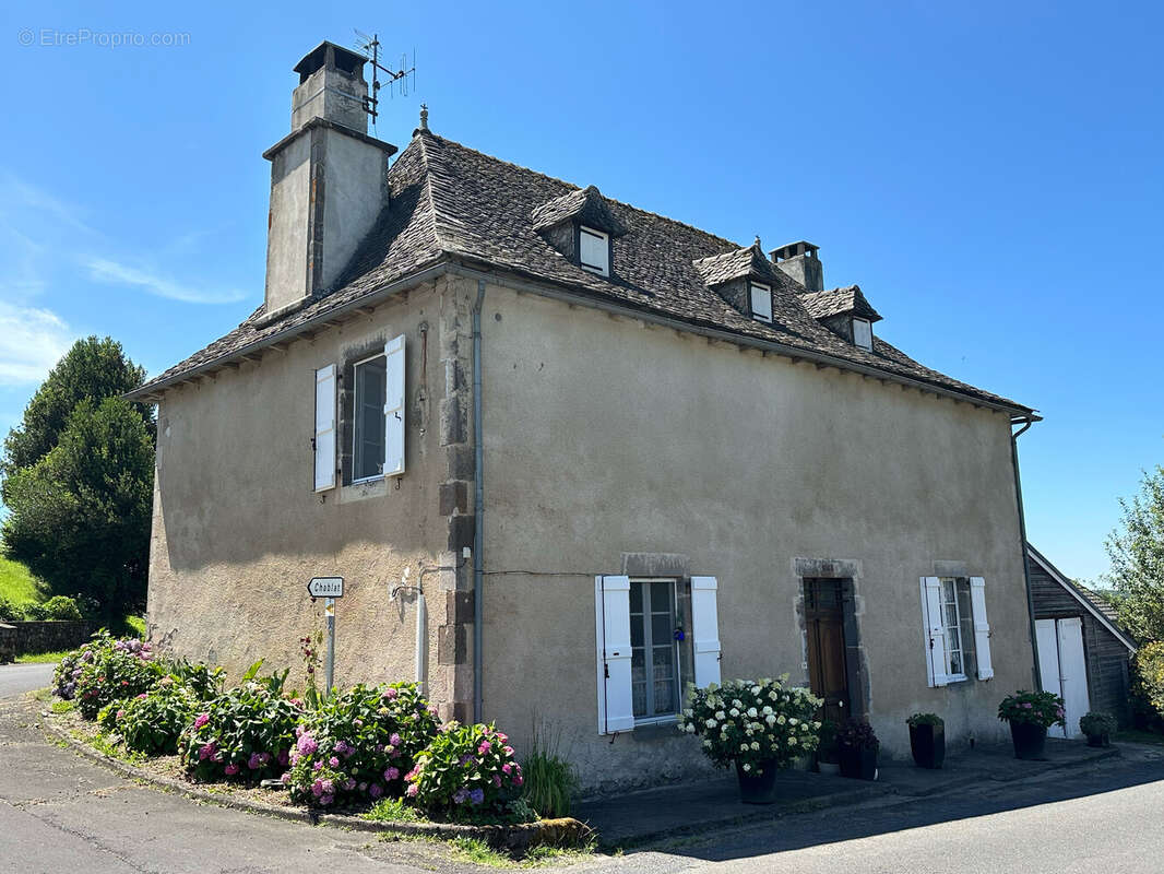 Maison à SAINT-MARTIN-CANTALES