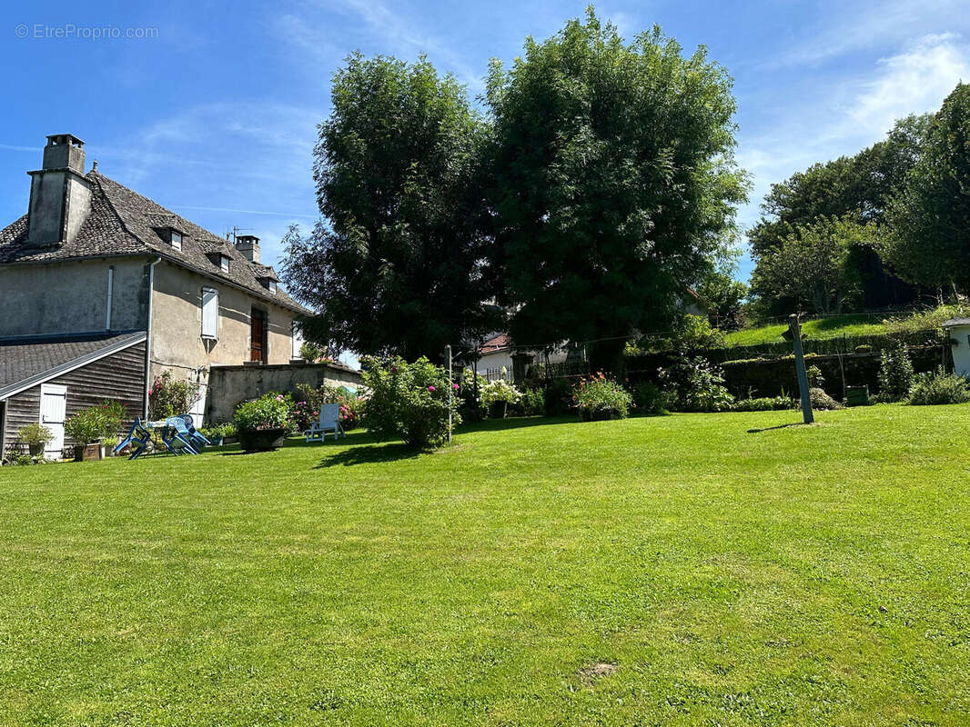 Maison à SAINT-MARTIN-CANTALES