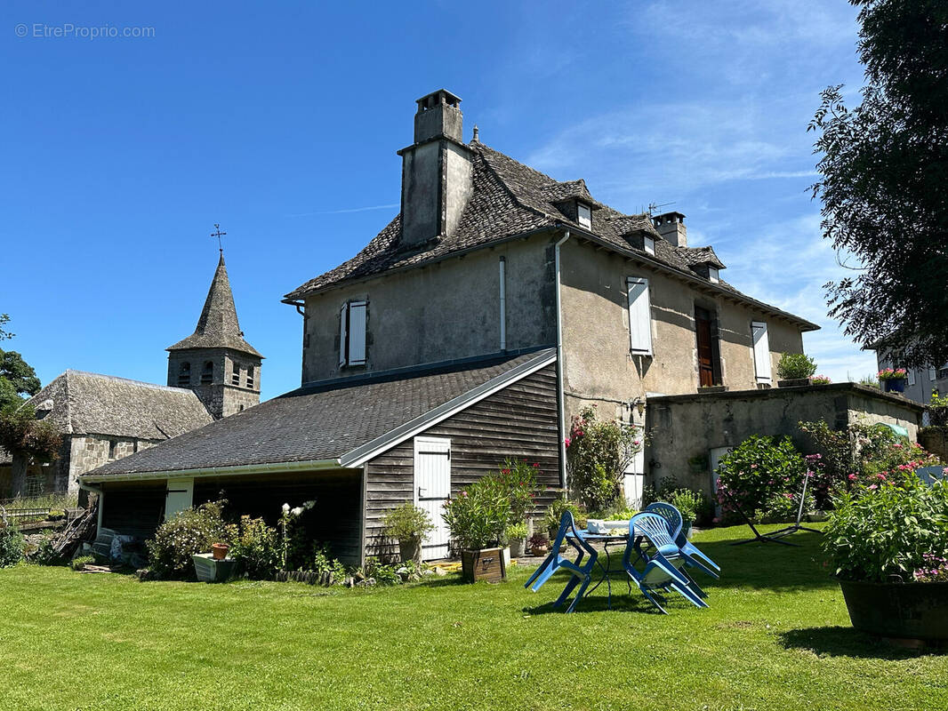 Maison à SAINT-MARTIN-CANTALES