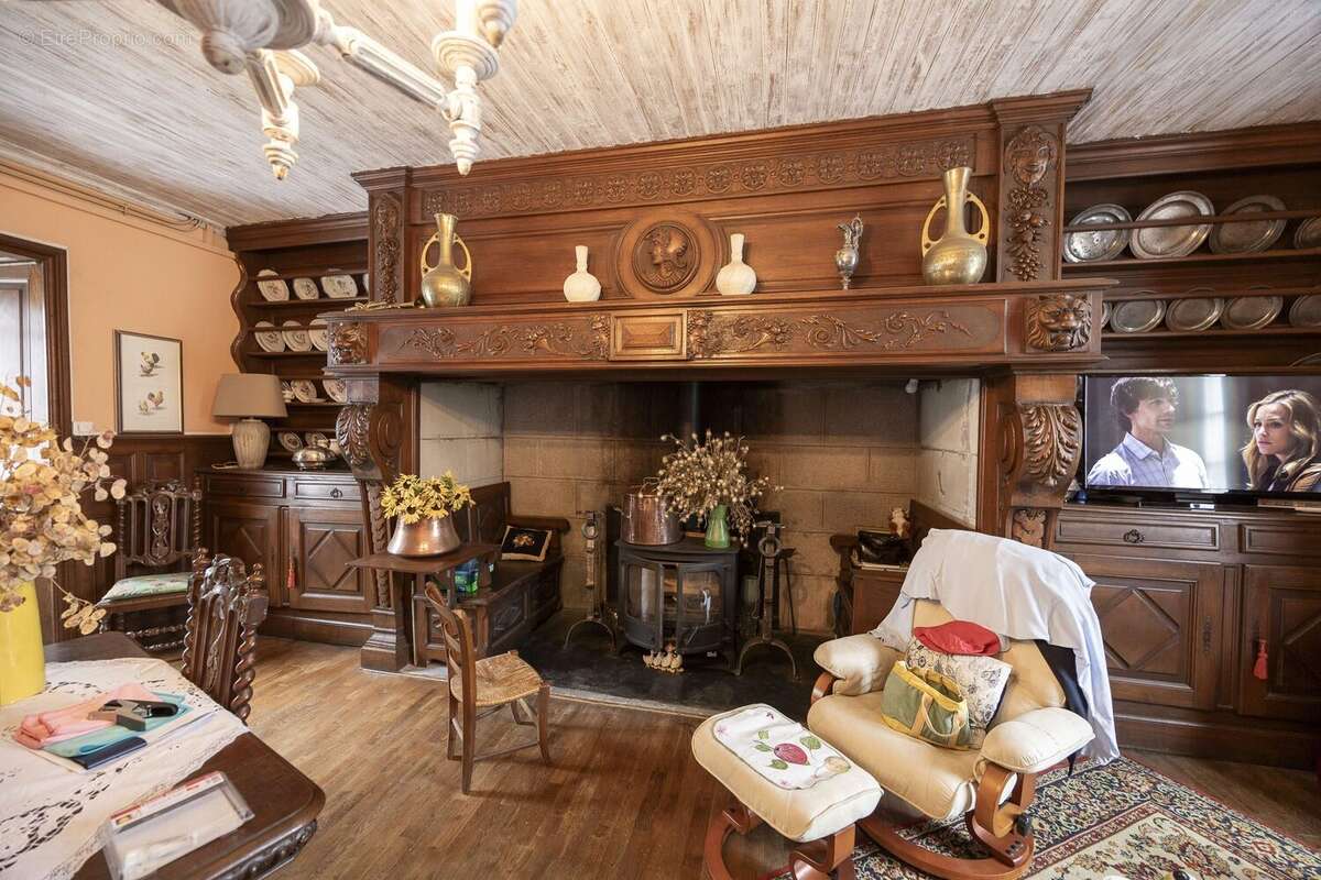 Maison à SAINT-MARTIN-CANTALES