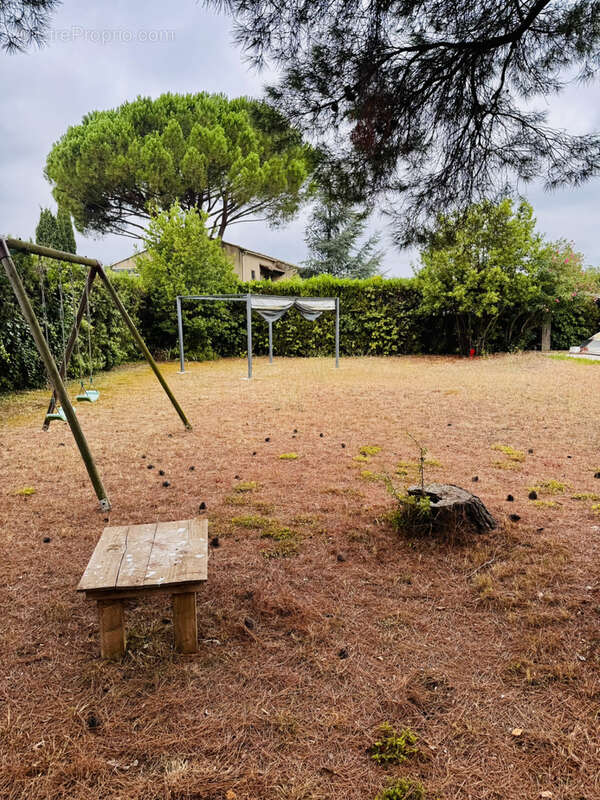 Terrain à COURNONTERRAL