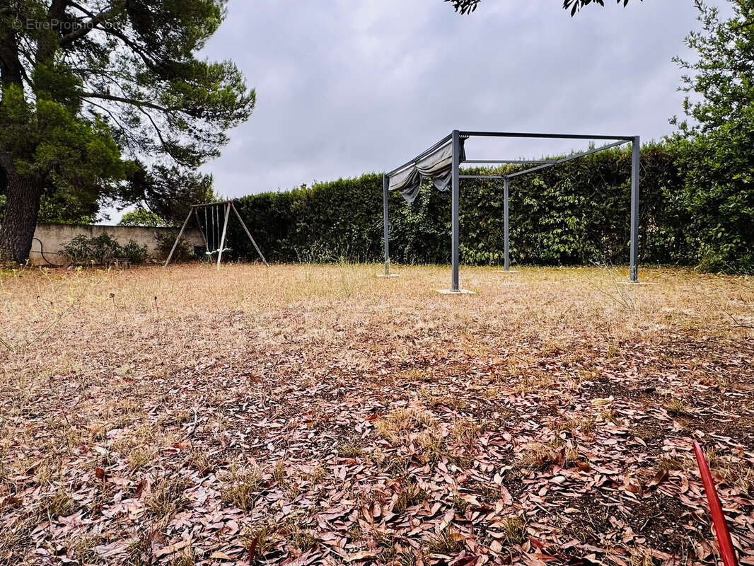 Terrain à COURNONTERRAL