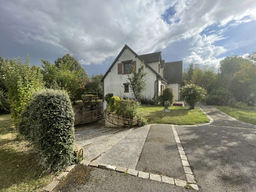 Maison à SAINT-ARNOULT-DES-BOIS
