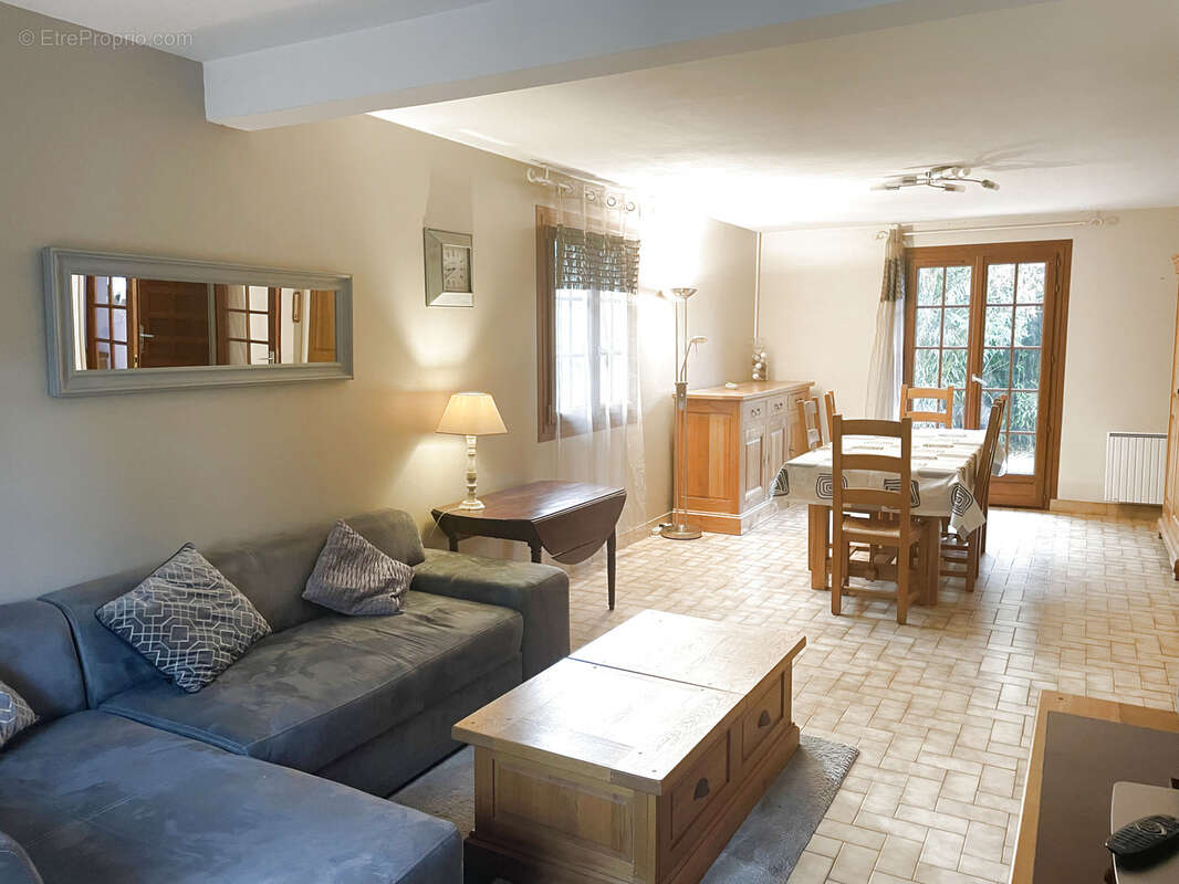 Maison à SAINT-ARNOULT-DES-BOIS