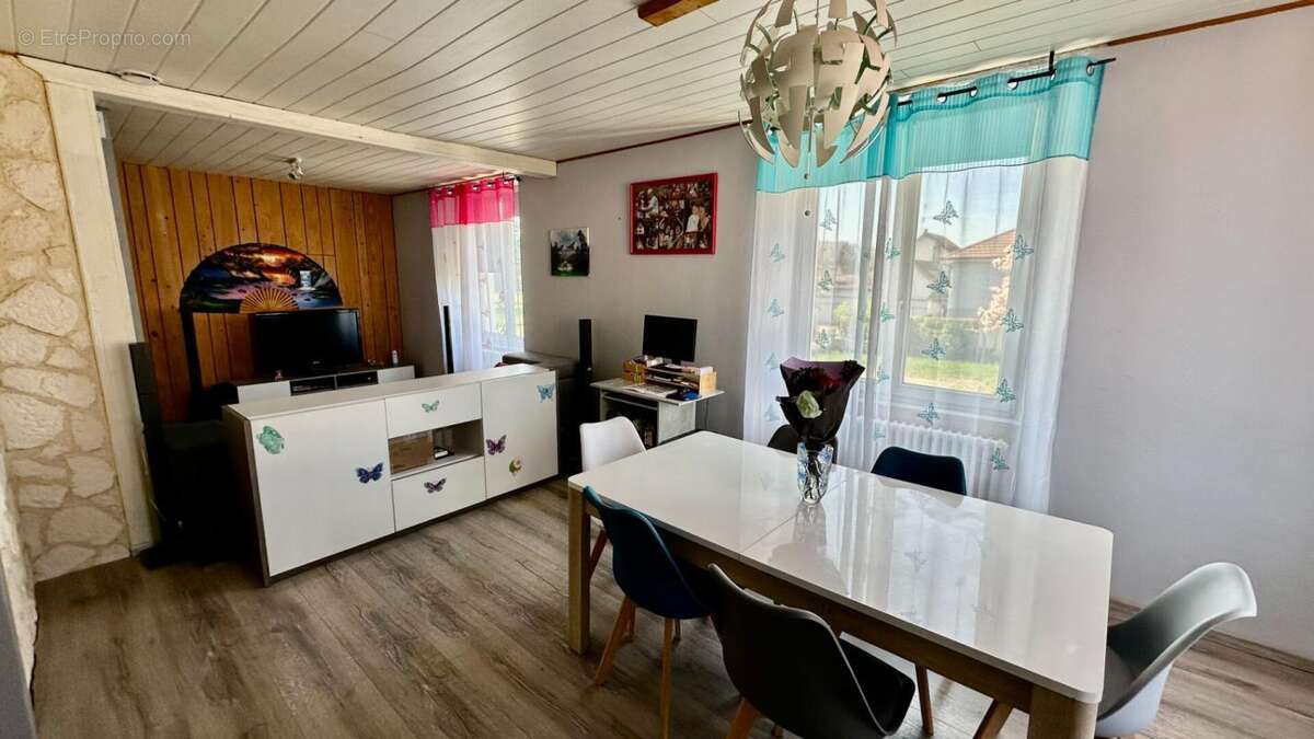 Maison à VOUJEAUCOURT