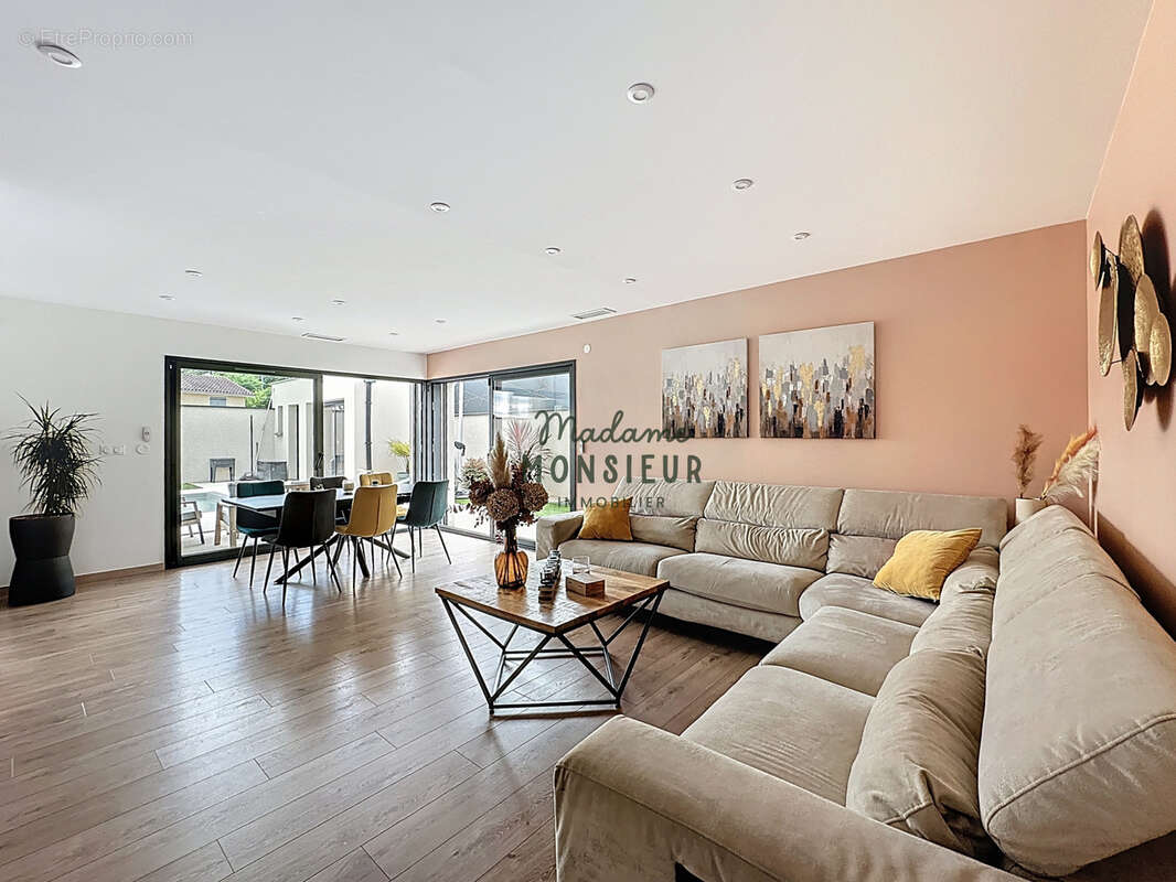 Maison à LA VERPILLIERE