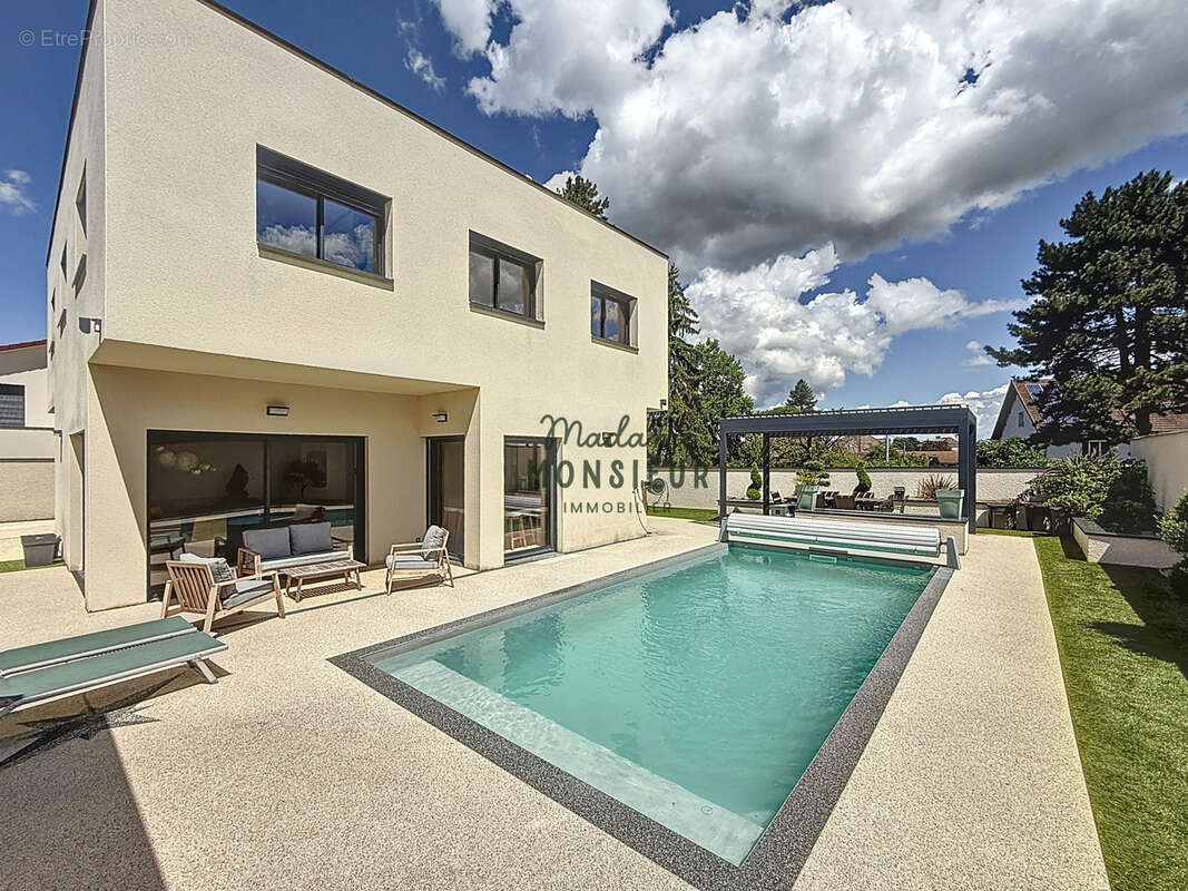 Maison à LA VERPILLIERE