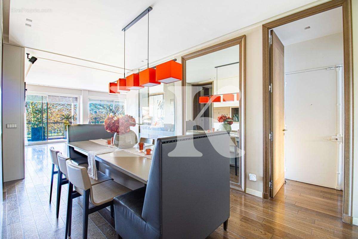 Appartement à PARIS-16E