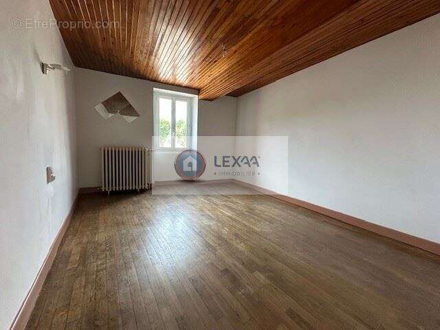 Maison à COULMIER-LE-SEC