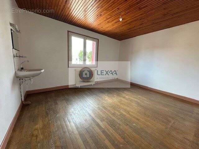 Maison à COULMIER-LE-SEC