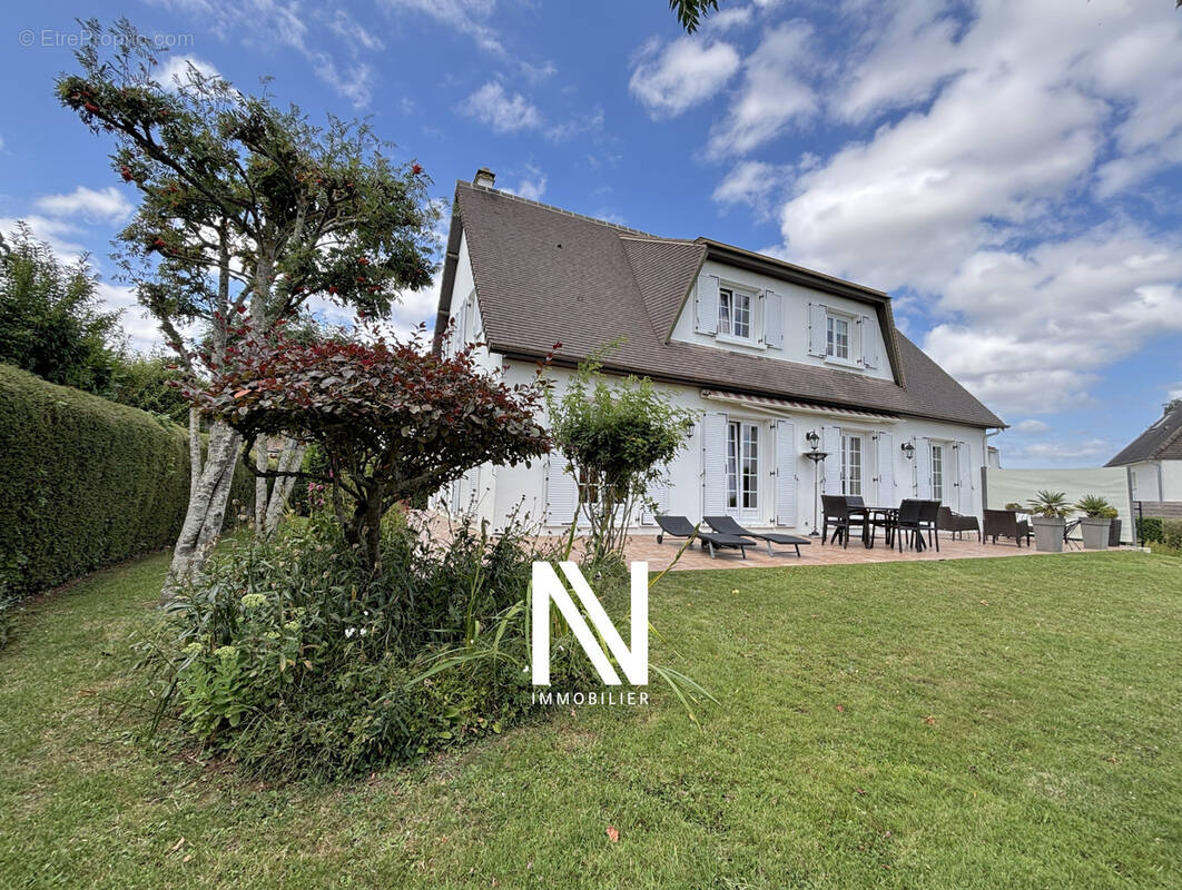 Maison à FONTAINE-ETOUPEFOUR